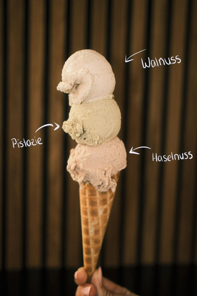 3 Kugeln Eis in der Waffel