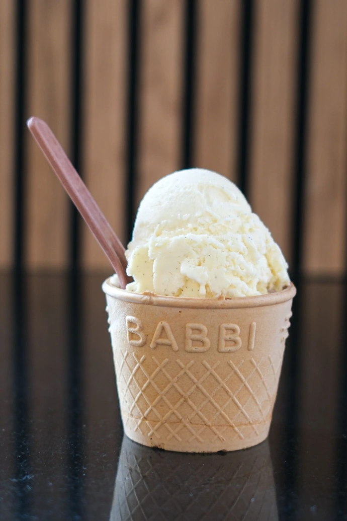Kugel Eis im Becher