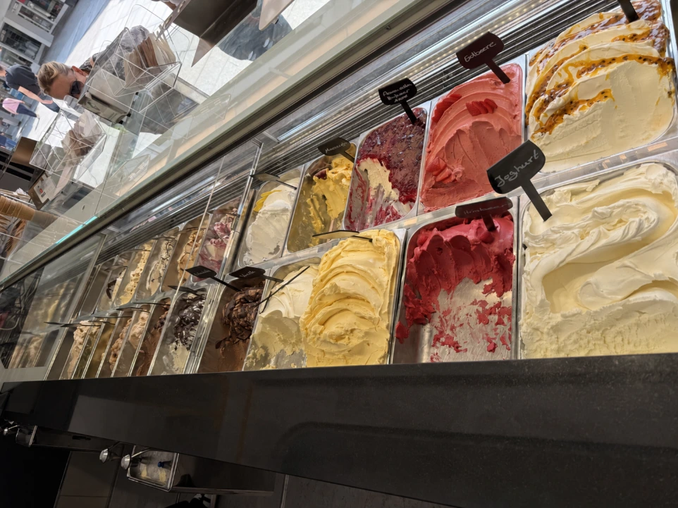 Eis in der Vitrine