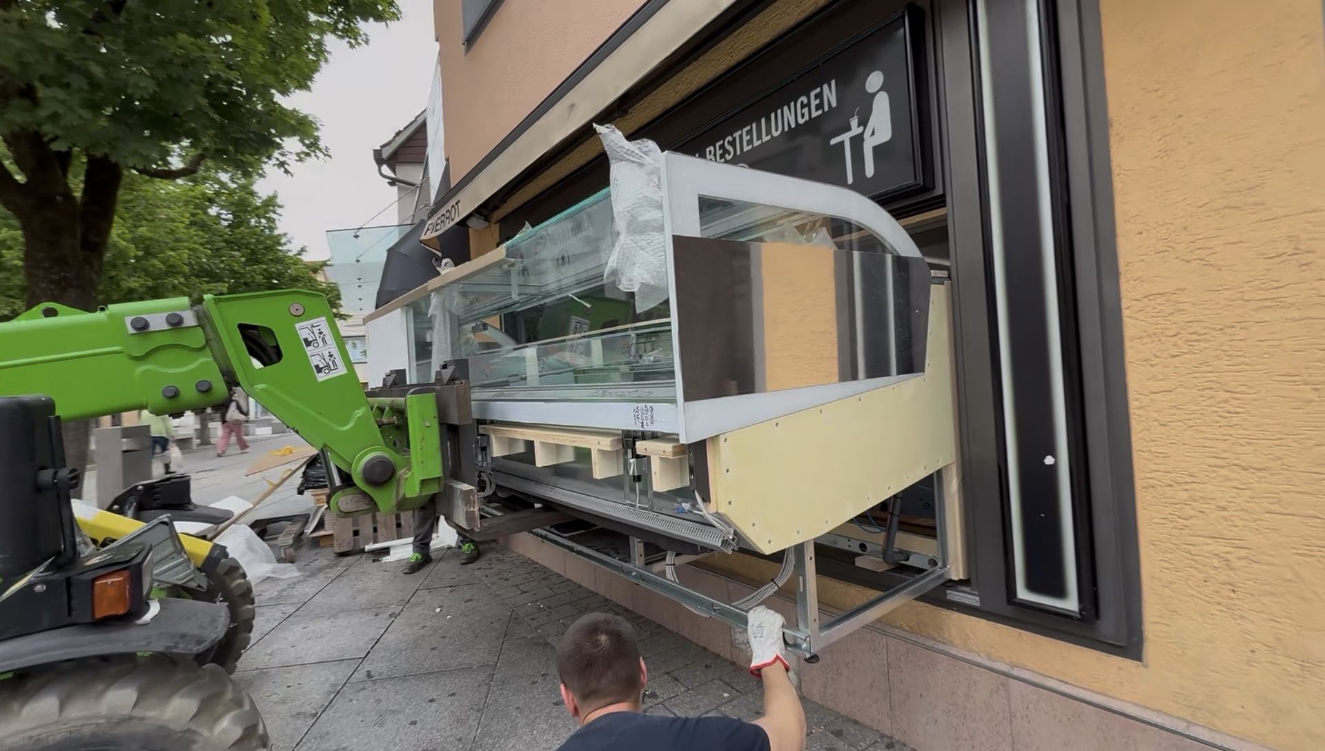 Einbau der Vitrine